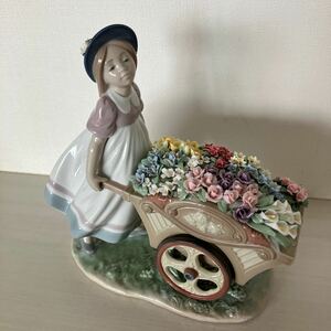 LLADRO リヤドロ 「可愛いお花屋さん」 6521 中古自宅保管品 難あり　ジャンク 女の子 お花 フィギュアリン 置き物