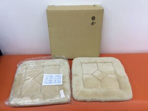 新品 未使用 ムートンクッション 2枚セット 座布団 暖かい ベージュ モコモコ 椅子 座席 ふわふわ ムートン素材 正方形 敷物 管50975196