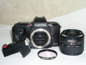 6871★★ KYOCERA 210-AF ボディ + ストロボ CS-211AF + レンズ AF35-70mm/3.3-4.5 MACRO、1987年発売 京セラ ●