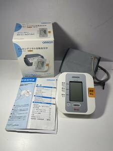 ★コレクター必見 OMRON HEN-7051 オムロン デジタル自動血圧計 動作品 健康管理 血圧測定 箱 説明書付き T917