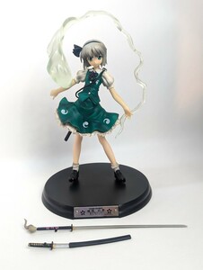 半人半霊の庭師　魂魄 妖夢　東方プロジェクト　1/8 フィギュア　完成品　中古品　キズ、汚れあり　箱、パッケージに汚れ、破れ有り　　