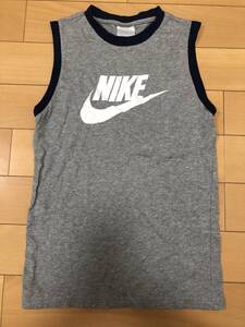 送料込 NIKE ナイキ ノースリーブ シャツ サイズ160 グレー トップス 150-160