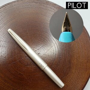 PILOT 万年筆 18K 刻印あり 筆記具 文具 ペン アンティーク レトロ パイロット ジャンク 状態不明 文房具 書く コレクション 【ラa1560】