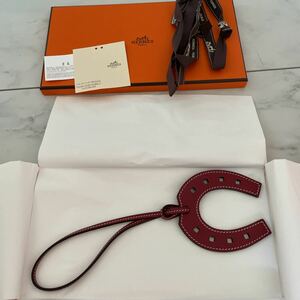 新品　エルメス HERMES チャーム　パドック　馬蹄　ルージュアッシュ　国内HERMES購入　ストラップ　　レッド　レザー　カード有　ステッチ