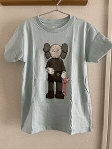 UT KAWS ユニクロ カウズ コラボ☆140☆水色 半袖Tシャツ