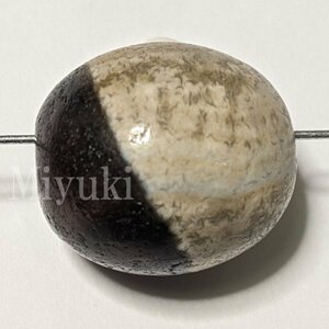 御幸天珠 BA06675 馬蹄痕 黒白天珠 19x17mm 黒から白へ 陰陽 天地 風化紋 白黒天珠