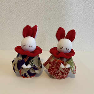 (SA) 正絹 うさぎ 兎 ペア 人形 レトロ着物 Hand Made Pure Silk Rabbits ハンドメイド 日本 traditional fabric その1