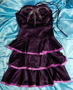 カラードレス 紫色 サテン光沢 三段スカート