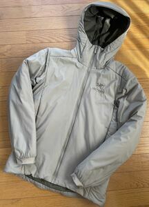 美品 Arc’teryx ATOM AR HOODY distortion メンズ XS アークテリクス アトム AR フーディ / アーク インサレーション ダウン