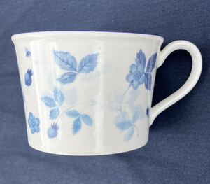 英国王室御用達　WEDGWOOD STRAWBERRY BLUE デルフィ　ティーカップ　送料無料