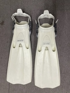 GULL中古MANTHIS　FIN★Sサイズ23-24cm★白★ワンタッチストラップ★ラバーフィン★マンティスフィン★訳あり★処分特価！