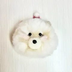 【ハンドメイド】羊毛フェルト 犬モチーフ わんこ クリスマス サンタ帽子 季節小物 布小物 ブローチ ギフトボックス ポメラニアン クリーム インテリア 飾り プレゼント