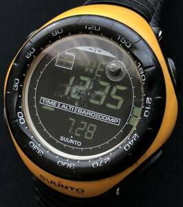 スント ベクター 時計 ウォッチ ブラック×イエロー アウトドア　　ハイキング 登山 スキー SUUNTO VECTOR 名品 ヴェクター 柳4462