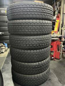 マイクロバス、架装車用ミックスタイヤ ６本中古です。DUNLOP SPLT21 205/70R17.5 115/113L LT