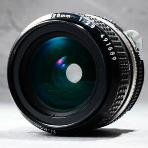 【極美品】動作◎ Nikon Ai Nikkor 28mm F2.8 689 単焦点　広角　オールドレンズ ニコン