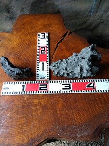 溶岩塊　火山島の溶岩塊　オブジェにいかが!　画像からご判断、ご納得頂ける方　総重量２.２kg超　おてがる配送の６０サイズ（送料込み）