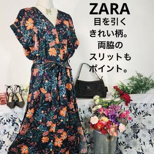 ZARA 半袖ワンピースロング　M　しわになりにくい　Vネック　明るい花柄