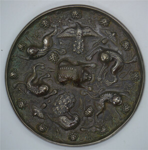 中国青銅古鏡　　海底引揚品　　瑞獸葡萄鏡　201ｇ　 美品 　中古保証　　管理番号：20箱