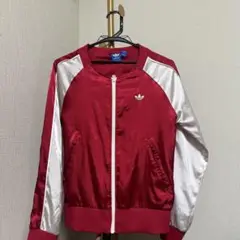 adidas originalsレッド シルバー スタジャン