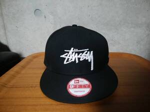 【STUSSY ステューシー × NEW ERA ニューエラ 】刺繍入り ベースボールキャップ 限定コラボモデル 人気アイテム