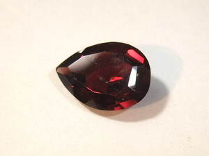 ガーネットgarnet 3.45ct 綺麗カット石 未使用とリユースの宝飾用色々　2　情熱の石 パワーストーン色々まとめてたくさん同梱可 125-17 