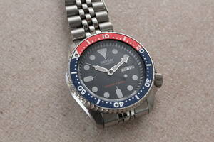 ☆★-2■SEIKO セイコー 7S26-0020 ダイバーズ 200m 自動巻き ブラック文字盤 赤/青 デイデイト メンズ 腕時計 