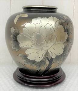 伝統工芸 工芸品 工芸美術 金属工芸 ＊白山 牡丹文 牡丹図 木製台付 花瓶 花入 花生 フラワーベース 華道 花道具 和室 インテイリア JAPAN