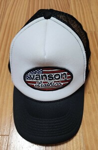 即決 早い者勝ち VANSON バンソン OTTO/オットー製 メッシュ キャップ 帽子 メンズ アメリカ国旗オーバルロゴワッペン 黒/白色