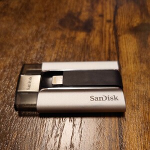 64GB iXpand フラッシュドライブ SanDisk サンディスク SDIX-064G 中古