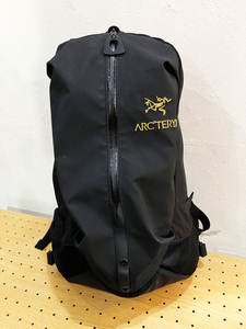 ★ARC’TERYX/アークテリクス ARRO 22 BACKPACK アロー22 22L バックパック リュック ブラック×ゴールド アウトドア タウンユース★