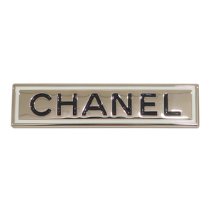 【栄】シャネル CHANEL ブローチ ロゴプレート B21B メタル素材 約19.2g ブランドアクセサリー 小物 その他 女性 箱