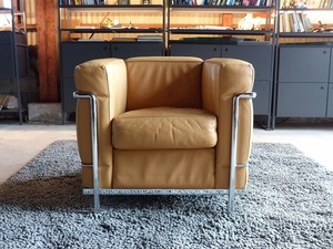 a.｜Cassina/カッシーナ｜LC2｜1人掛ソファ｜レザー/茶系｜ル・コルビュジェ｜ニューヨーク近代美術館