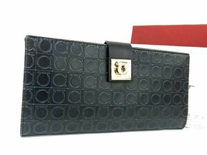 1円 ■美品■ Salvatore Ferragamo フェラガモ IK‐22 0113 ガンチーニ柄 レザー 総柄 二つ折り 長財布 ウォレット ブラック系 AX7716