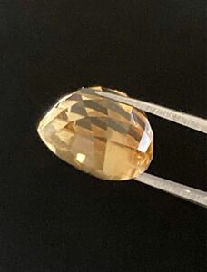 シトリン　2.70ct　8x8mm　アンティーククッション　イエロー