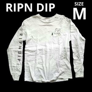 送料無料 RipnDip 長袖Tシャツ M リップンディップ 胸ポケット 袖プリント ライトグレー プレイングハンズ 猫 中指 キャット ロンT