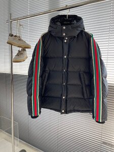 GUCCI　グッチ　ダウンジャケット　ジャンパー　男女兼用　アウター　ハイネック　防寒　オシャレ　冬服　サイズ50 1000円～