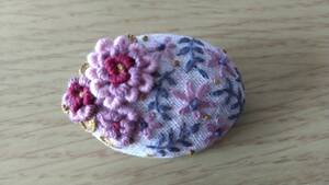 お花　オーバル　刺繍ブローチ