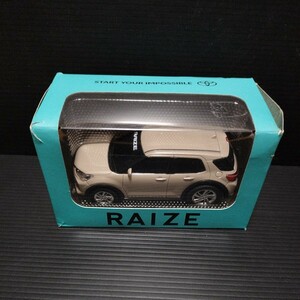 ● プルバック「トヨタ　RAIZE」ベージュ系　ミニカー　ライズ　TOYOTA　プルバックカー