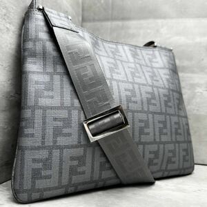 1円■近代モデル■ FENDI フェンディ メンズ ショルダーバッグ サコッシュ ボディ ビジネス FF ズッカ レザー PVC 現行 グレー 斜めがけ