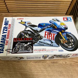 179★デカールなし★フルビュー ヤマハ YZR-M1 09 フィアット ヤマハ チーム （1/12スケール オートバイ No.128 14128）