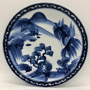 S1135 ■伊万里 大皿■ 山徳窯 忠山作 松木山水 レトロ 骨董 印判 染付 食器 約31×約4.5（cm）