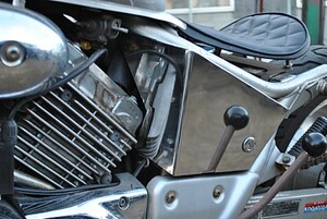 Magna250用ステンレス製サイドカバー日本製 マグナ250用ステンレス製サイドカバー日本製 V-TWIN マグナ ボルトオンで取り付け簡単です。