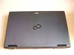 富士通 Lifebook A552-F CPU Celeron不明 HDD RAMなし ジャンク