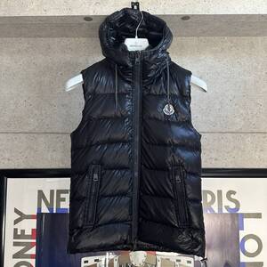 【即決/即納】MONCLER モンクレール BARTHOLOME GILET バルトロメ ダウンベスト ブラック 胸ワッペン モンクレールジャパン 国内正規品 0