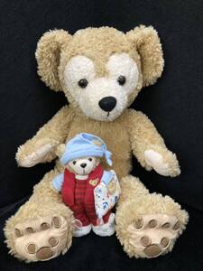 【中古品】Duffy ダッフィー ぬいぐるみ 高さ40㎝ & パジャマ バッジ 2点まとめ品 ぬいぐるみバッジ ディズニー yj3