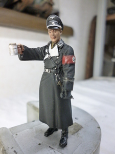 1／３５アルゲマイネSS将校コート姿レジン完成品