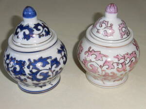 茶葉入れ　陶器ポット（茶筒）2種　　シンガポール土産