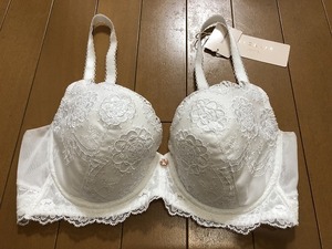 新品、Triumph【トリンプ】 のフロラーレの高級ブラジャー★D80★9350円→2980即決★送料210円～、白色、レース