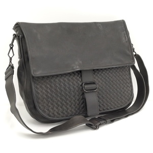 【中古】BOTTEGA VENETA メッセンジャーバッグ イントレチャート レザー ブラック 200255