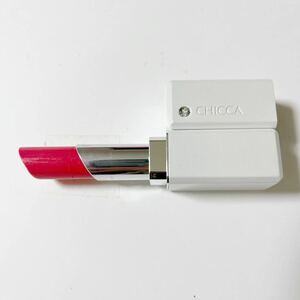 CHICCA(キッカ) / メスメリック リップスティック 44 スウィートトーク おだやかに艶めく、女性らしいコーラルピンク・口紅・定価4180円